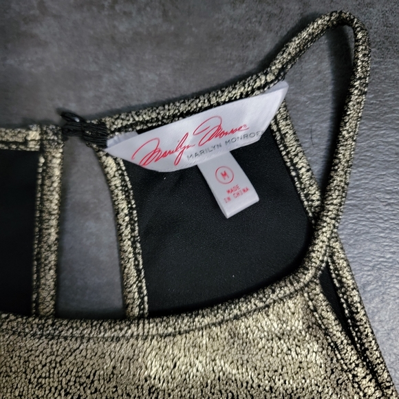 Marilyn Monroe Dress, Women's Gold Foil Bodycon Dress, Size Medium - Picture 9 of 10